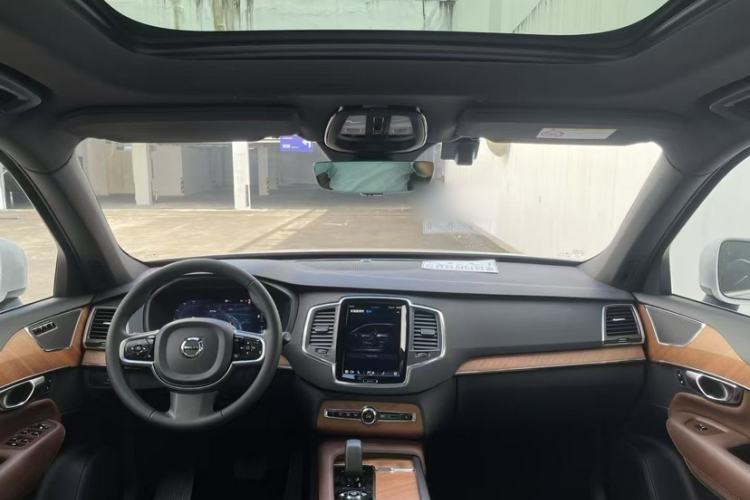 Used Volvo XC90 2023 B5 SmartDrive Luxury Edition 5 Seats
