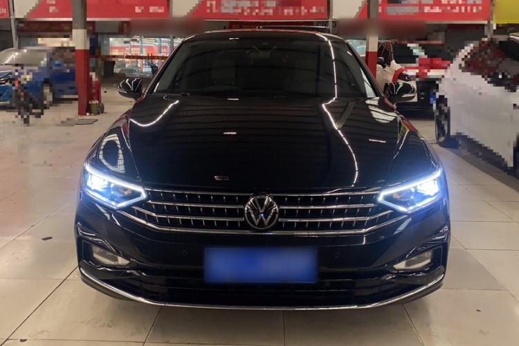 Used Volkswagen Magotan 2023 2 Million Units Limited Edition 330TSI DSG Leading Version
