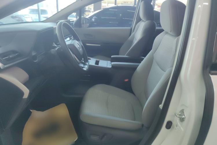 Used Toyota Sienna 2023 2.5L Hybrid Comfort Edition

