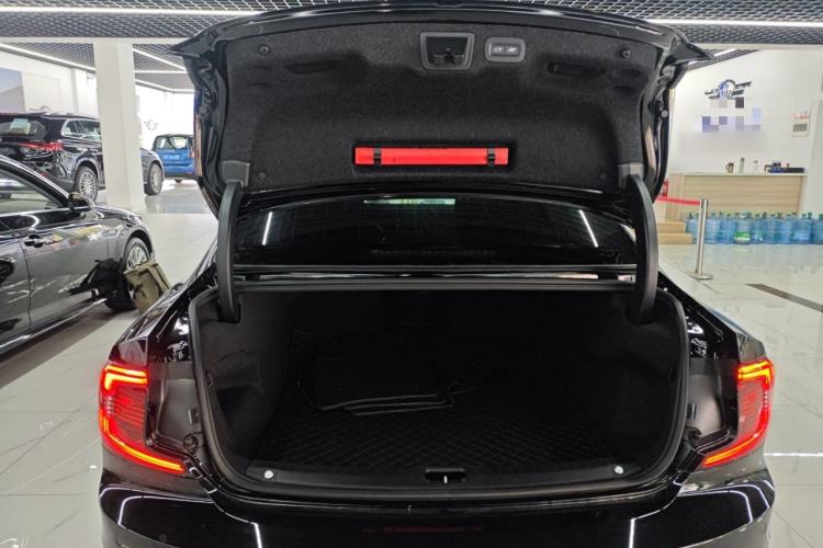 Used Volvo S90 2024 B5 Zhiyuan Luxury Edition
