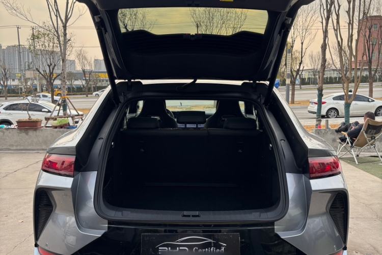 Used BYD Song L EV 2025 Intelligent Driving Version 662 km LiDAR Excellence Edition
