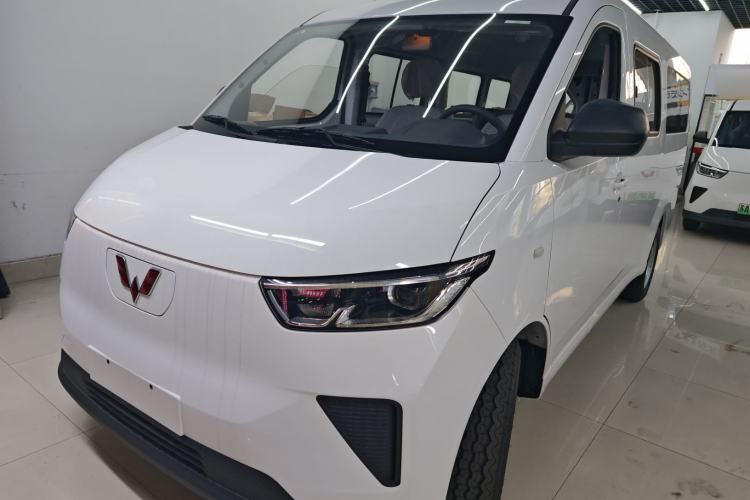 Used Wuling Yangguang 2024 300KM Comfort Version Passenger Van 75kW