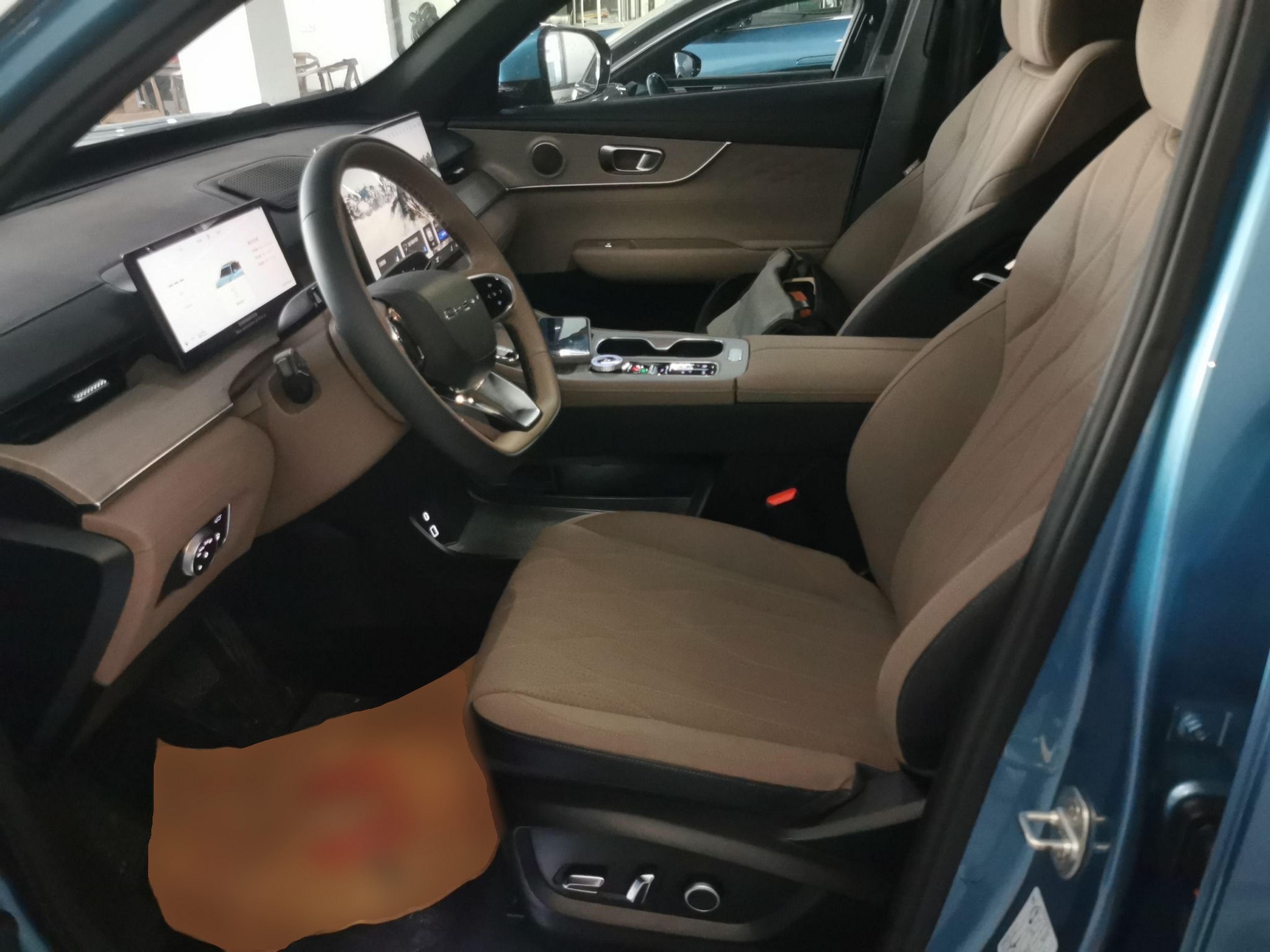 المقاعد الأمامية داخل السيارة