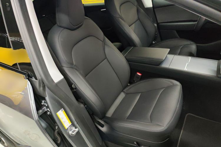 Used Tesla Model Y 2025 Rear-Wheel-Drive Version
