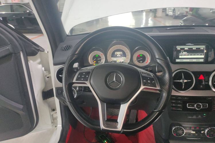 Used Mercedes-Benz GLK-Class 2015 GLK 260 4MATIC Dynamic Edition Ultimate Version
