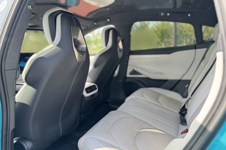 Used  SU7 2024 Rear-Drive Ultra-Long Range Advanced Pro-Level Intelligent Driving Version
