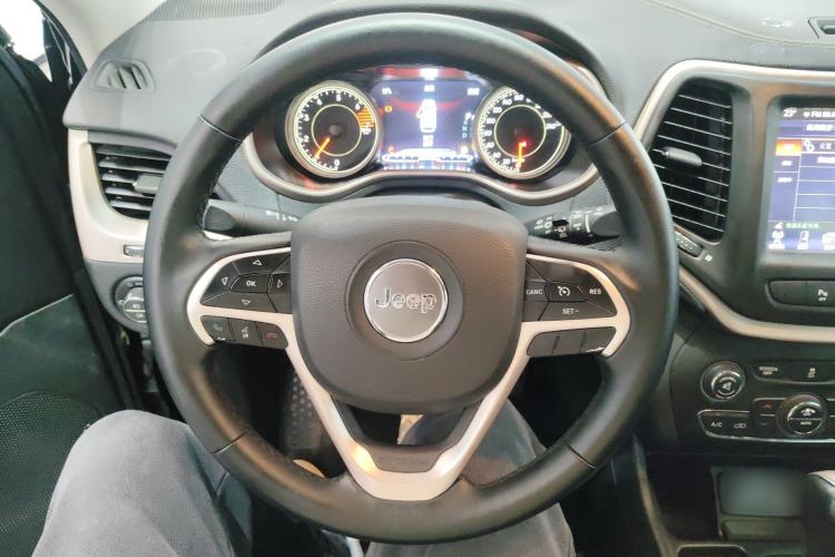 Used  Cherokee 2017 2.0L Superior Edition
