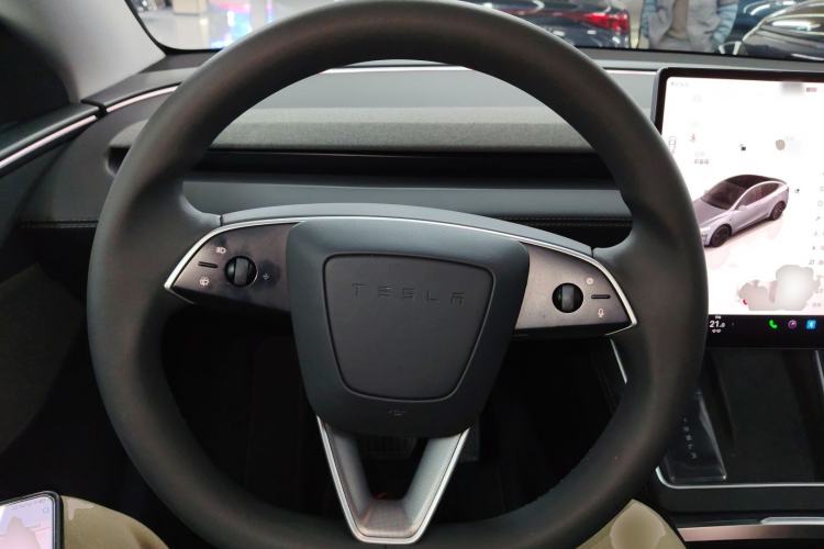 Used Tesla Model Y 2025 Rear-Wheel-Drive Version
