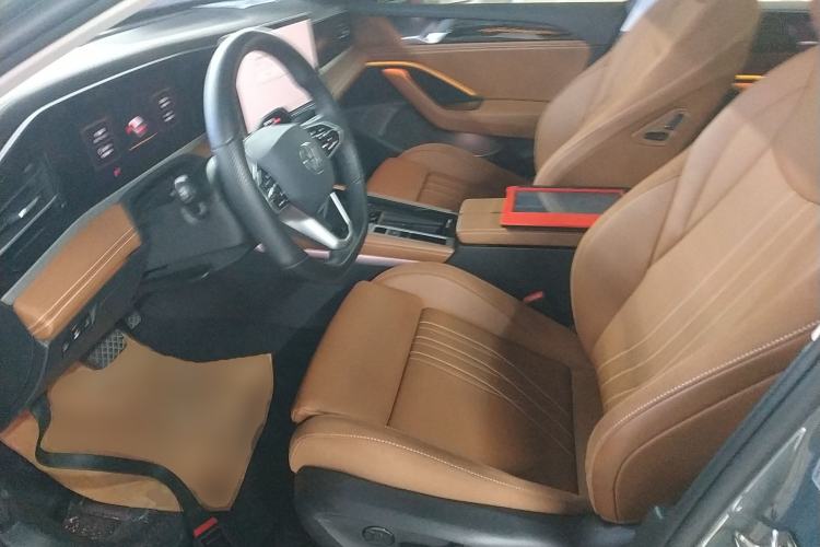 Used Volkswagen Magotan 2024 300TSI DSG Prestige Edition—A Real Eye-Catcher