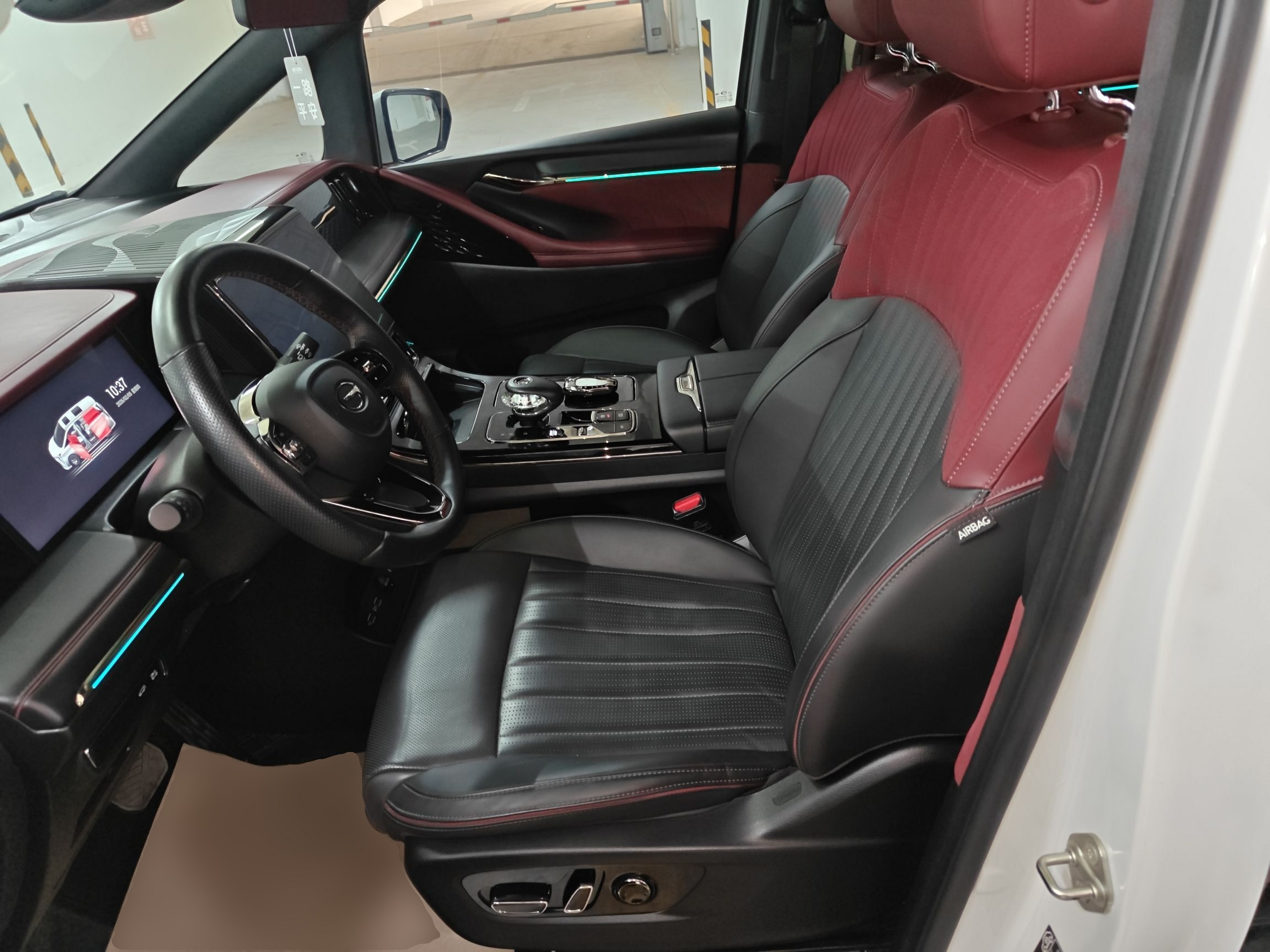 Переднее сиденье в автомобиле