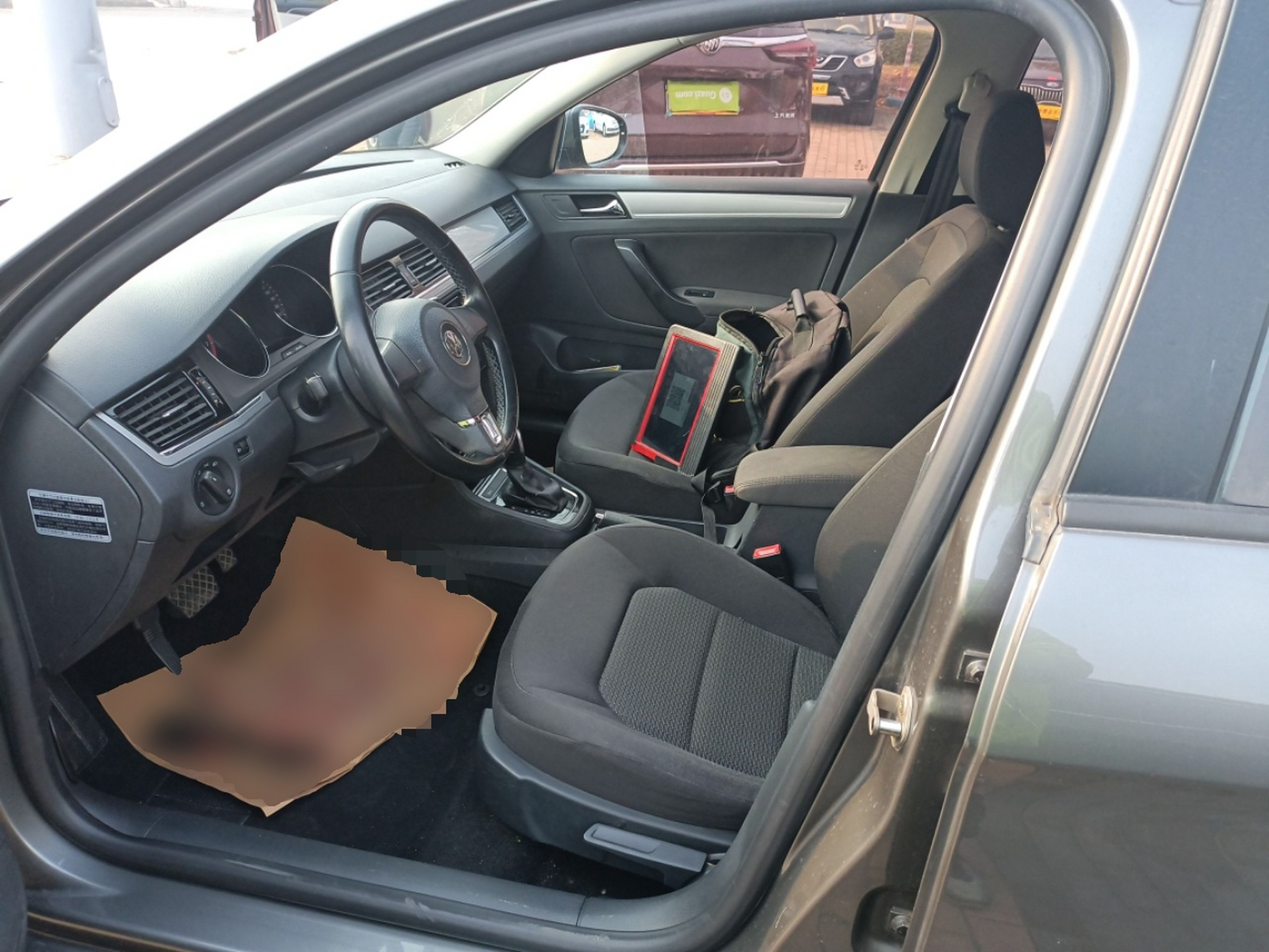 Переднее сиденье в автомобиле