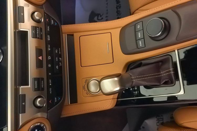 Used Lexus ES 2015 300h Comfort Edition
