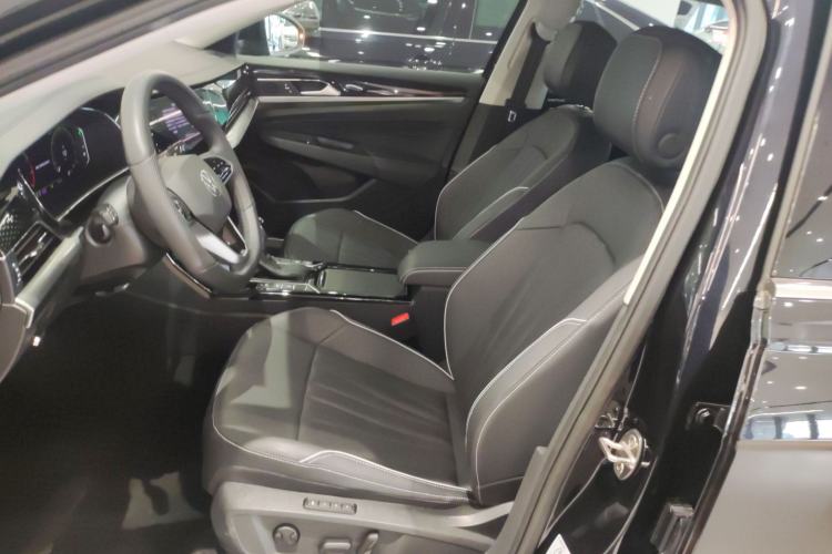 Used Volkswagen Passat 2024 380TSI Dragon Glory Edition
