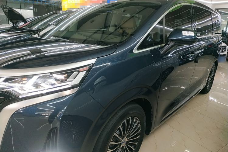 Used Denza D9 2022 DM-i 1040 Prestige Model
