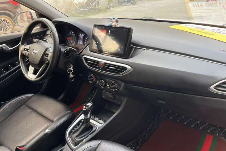 Used Hyundai Celesta Traveler 2018 1.6L Automatic Yixin Model China V Standard
