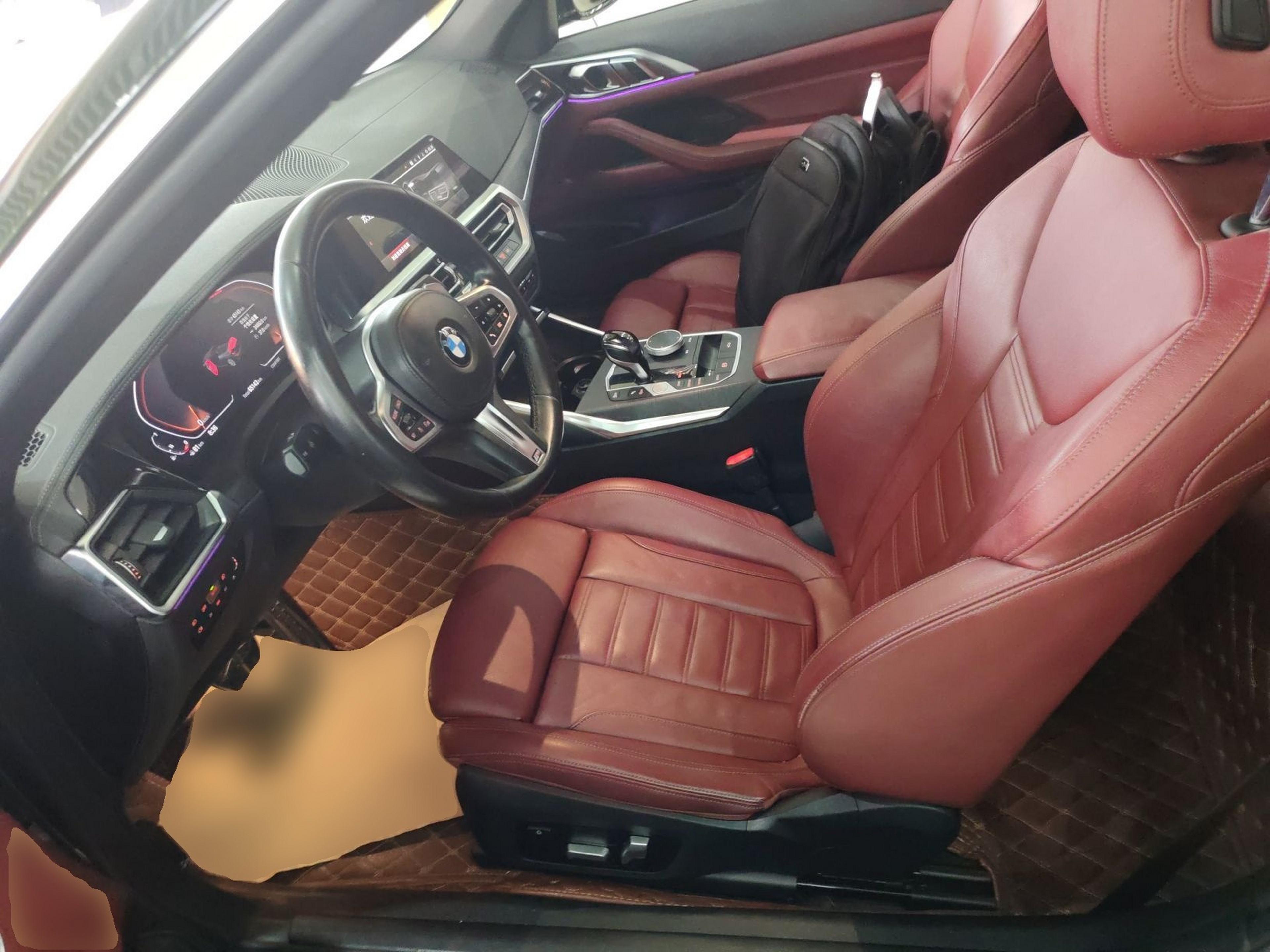 Переднее сиденье в автомобиле