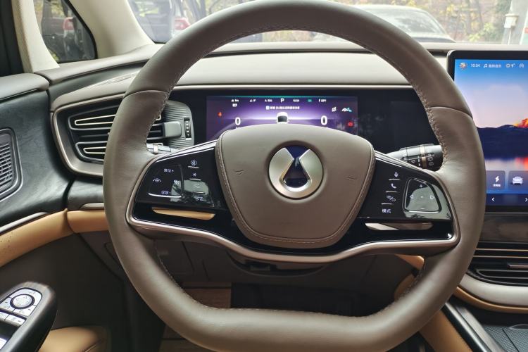 Used Denza D9 2022 DM-i 1040 Prestige Model
