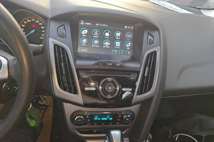 Used Ford Focus 2012 Sedan 1.6L Automatic Fashion Edition
