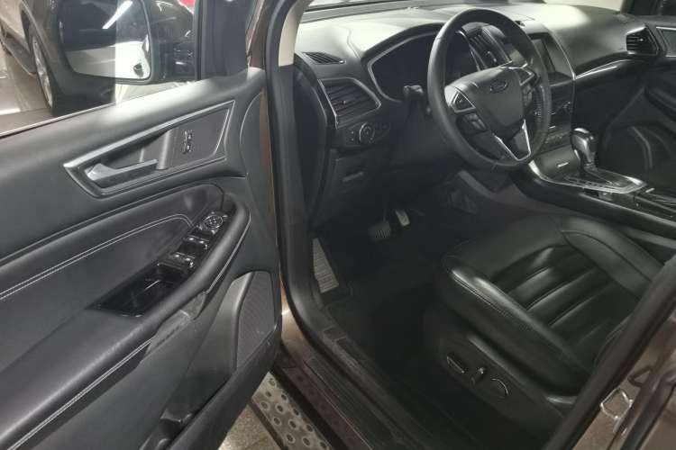 Used Ford Edge 2016 EcoBoost 245 Two-Wheel-Drive Titanium 7-Seater
