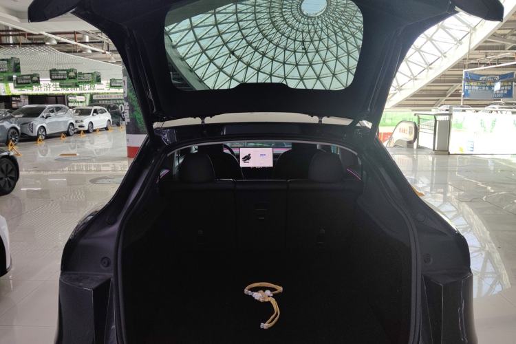 Used Tesla Model Y 2025 Rear-Wheel-Drive Version