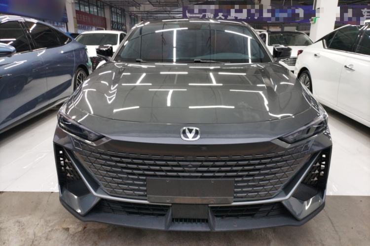 Used Changan UNI-V 2022 1.5T Prestige Version
