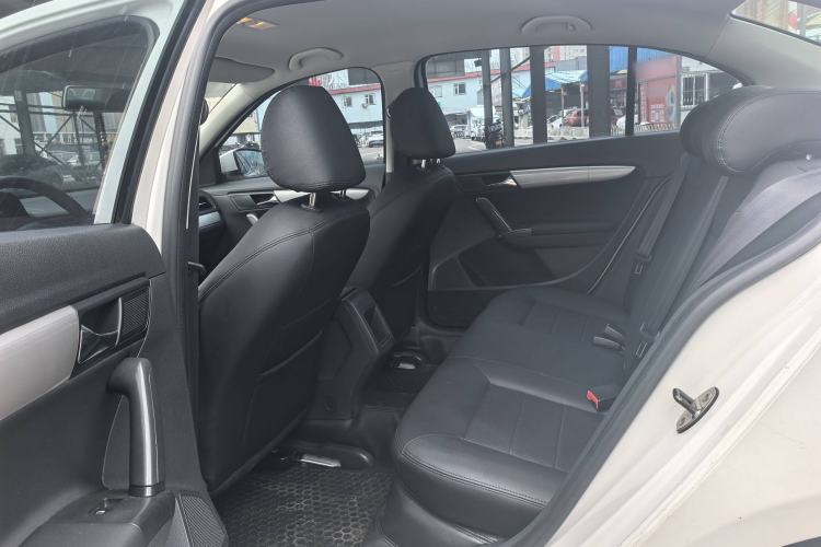 Used Volkswagen Lavida 2013 Revised Classic 1.6L Automatic Fashion Edition
