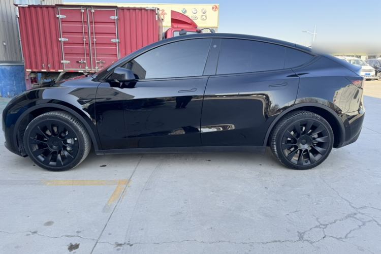 Used Tesla Model Y 2023 Long-Range All-Wheel-Drive Version
