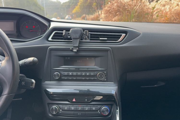 Used Peugeot 308 2016 1.6L Manual Fashion Edition
