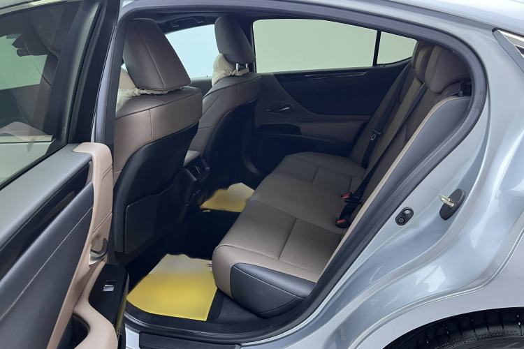 Used Lexus ES 2022 200 Excellence Edition
