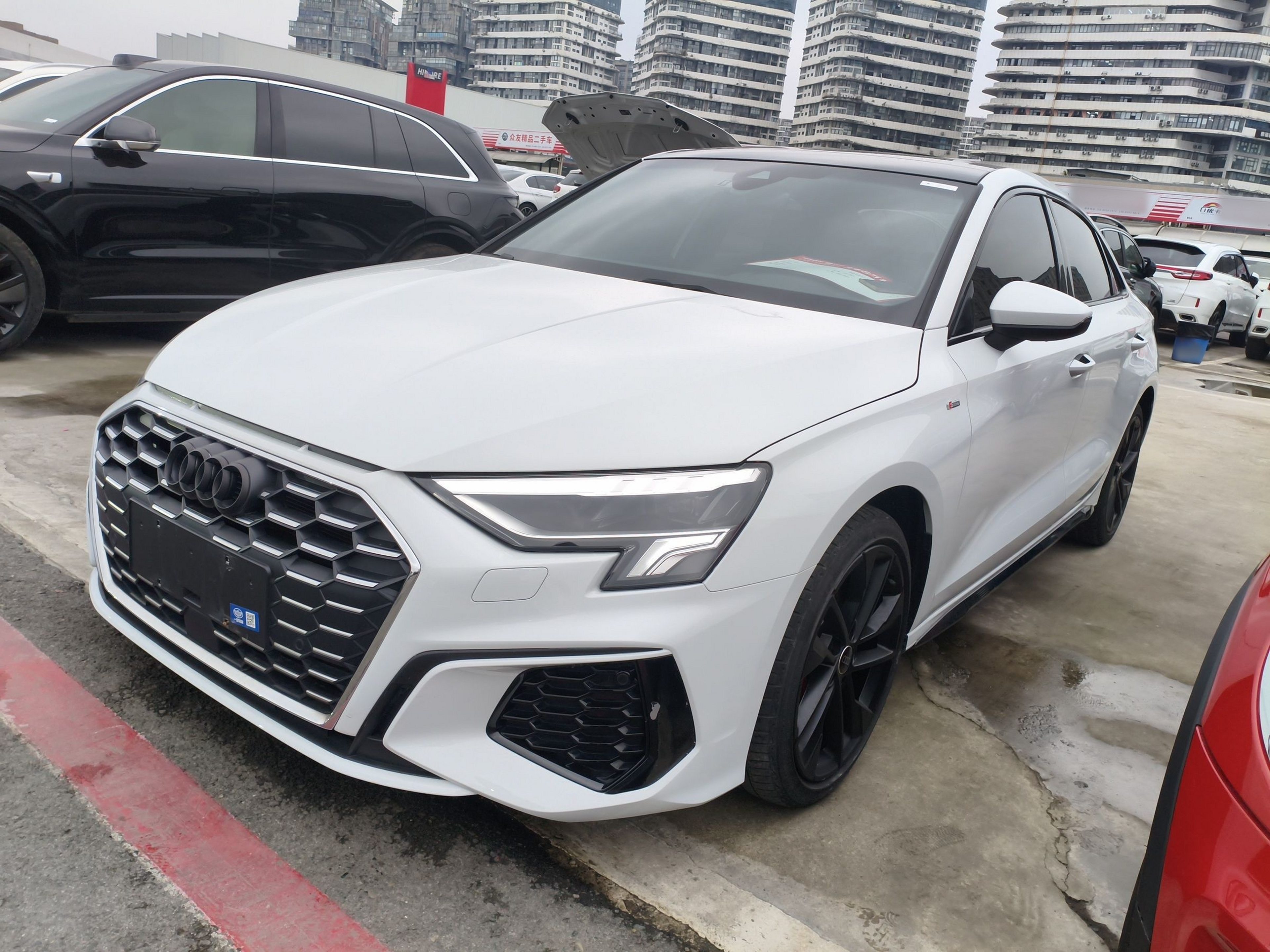 Под передней частью автомобиля