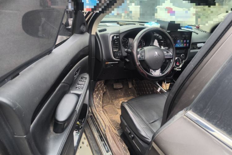 Used Mitsubishi Outlander 2018 2.4L 4x4 Luxury Edition 7-Seater