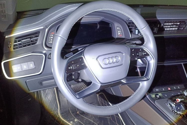 Used Audi A7L 2024 45TFSI quattro S-line Visionary Edition Flow Crystal Package
