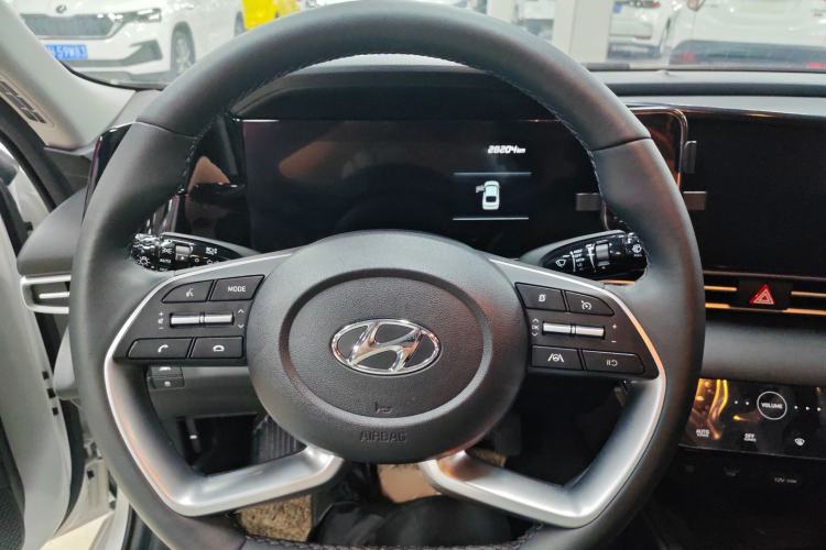 Used Hyundai Elantra 2022 1.5L CVT LUX Prestige Edition
