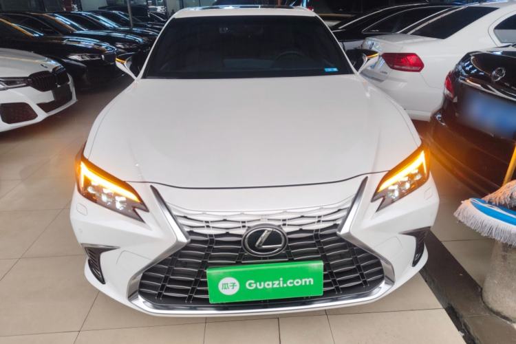 Used Lexus ES 2025 300h Deluxe Edition