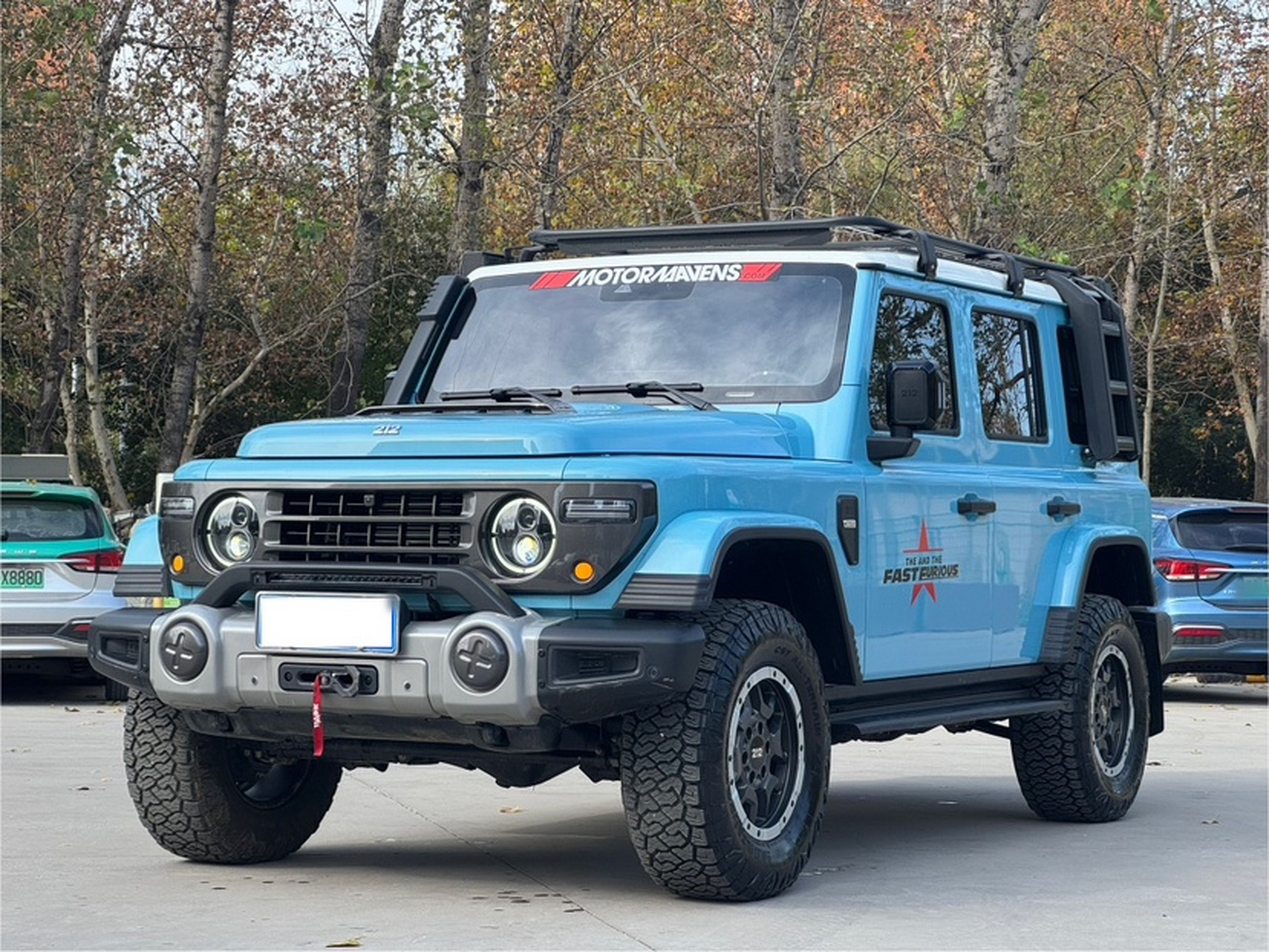 Под передней частью автомобиля