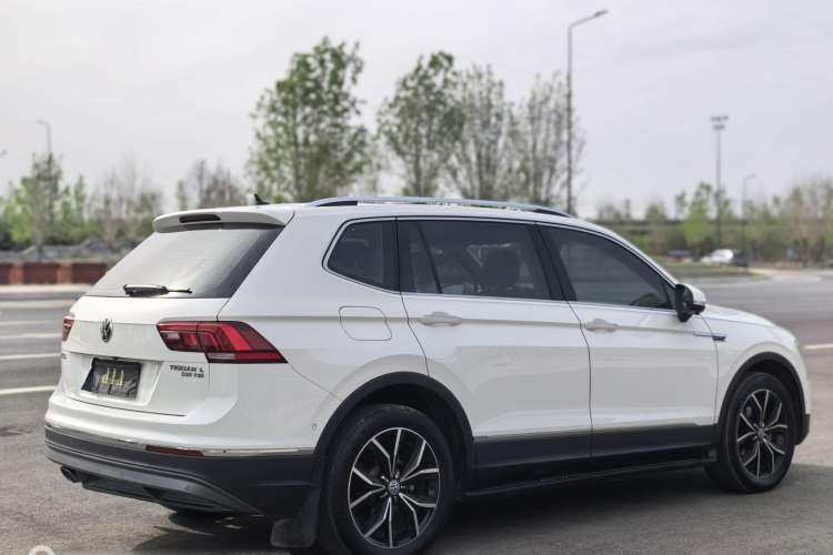 Used Volkswagen Tiguan L 2019 330TSI Automatic Two-Wheel Drive Smart Luxury Version China VI Standard
