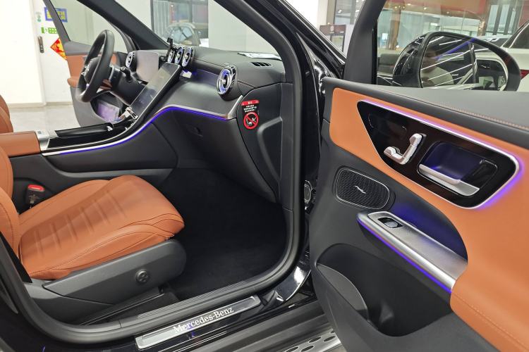 Used Mercedes-Benz GLC 2023 Facelift GLC 260 L 4MATIC Luxury Version 7-Seater
