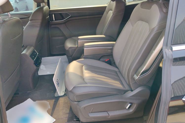 Used Volkswagen Viloran 2024 330TSI Luxury Edition
