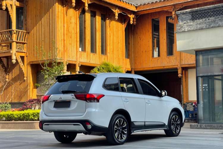 Used Mitsubishi Outlander 2020 2.0L Two-Wheel Drive Enjoyment Version 5 Seats
