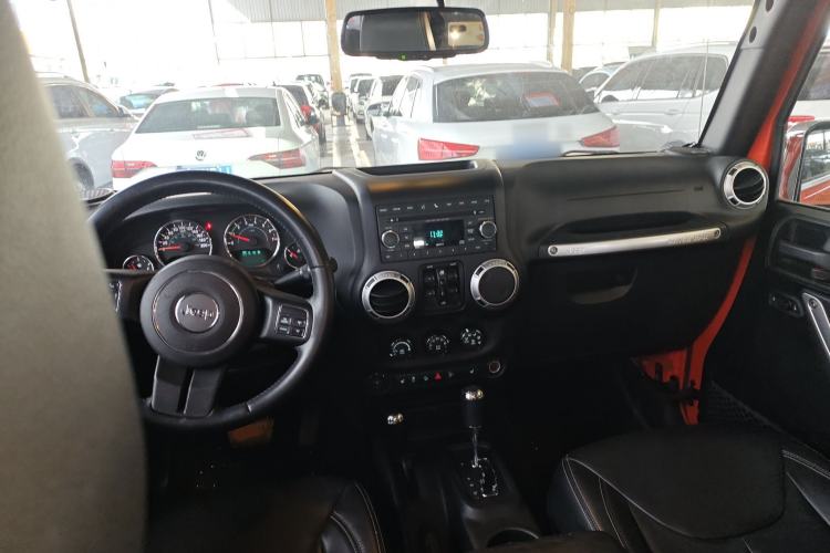 Used  Wrangler 2015 3.0L Sahara Four-Door Edition