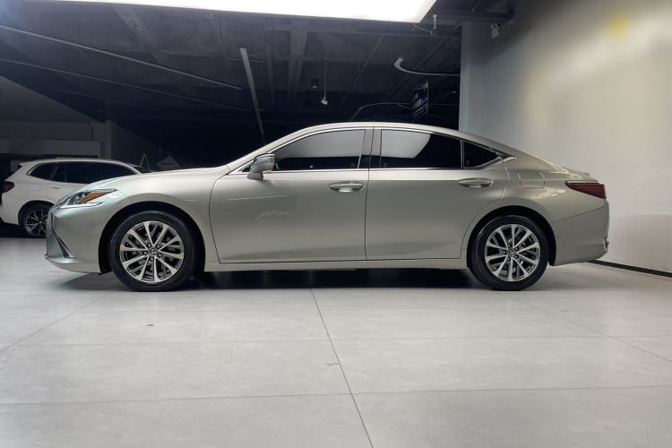 Used Lexus ES 2022 200 Excellence Edition
