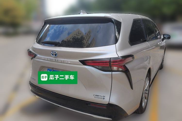 Used Toyota Sienna 2023 2.5L Hybrid Deluxe Edition
