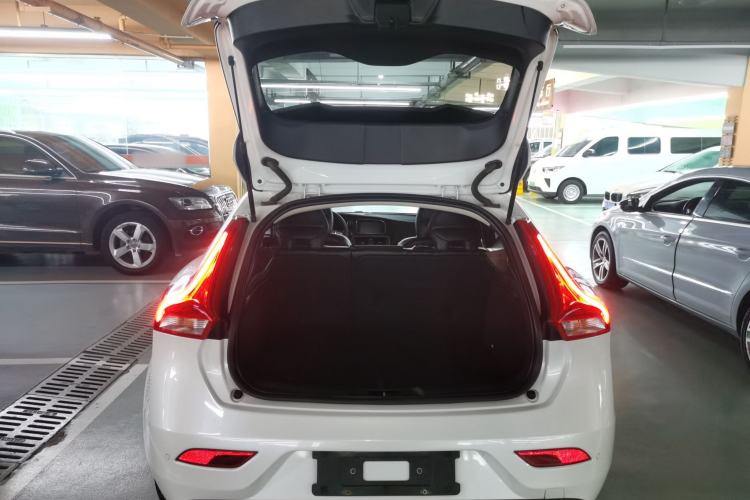 Used Volvo V40 2018 T3 Zhiya Edition
