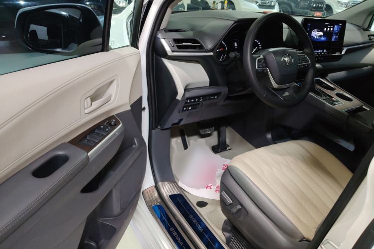 Used Toyota Sienna 2024 2.5L Hybrid Comfort Edition
