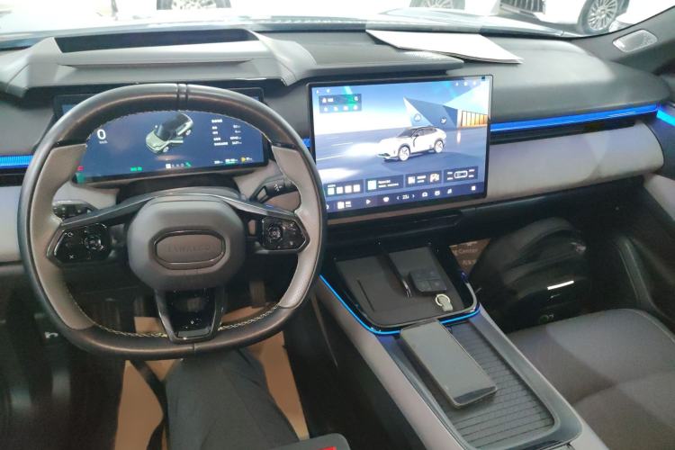 Used Lynk & Co 08 EM-P 2025 220 km All-Wheel-Drive Performance Halo
