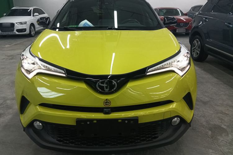 Used Toyota C-HR 2018 2.0L Luxury Sunroof Version China V Emission Standard