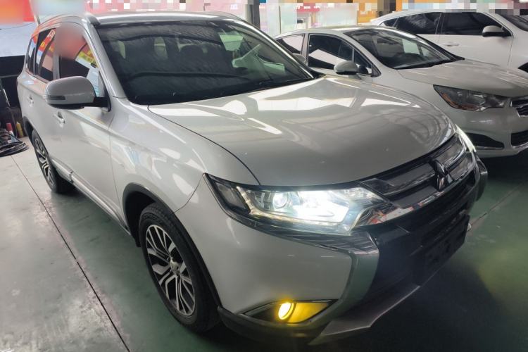 Used Mitsubishi Outlander 2018 2.0L Two-Wheel Drive Glory Edition 5 Seats