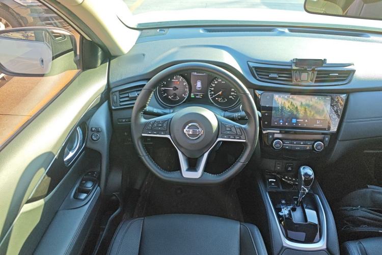 Used Nissan X-Trail 2023 Classic 2.0L Two-Wheel Drive Smart Connect Premium Edition