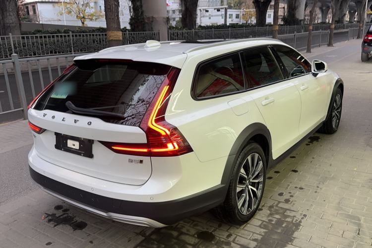 Used Volvo V90 2021 Cross Country B5 AWD Smart Range Edition
