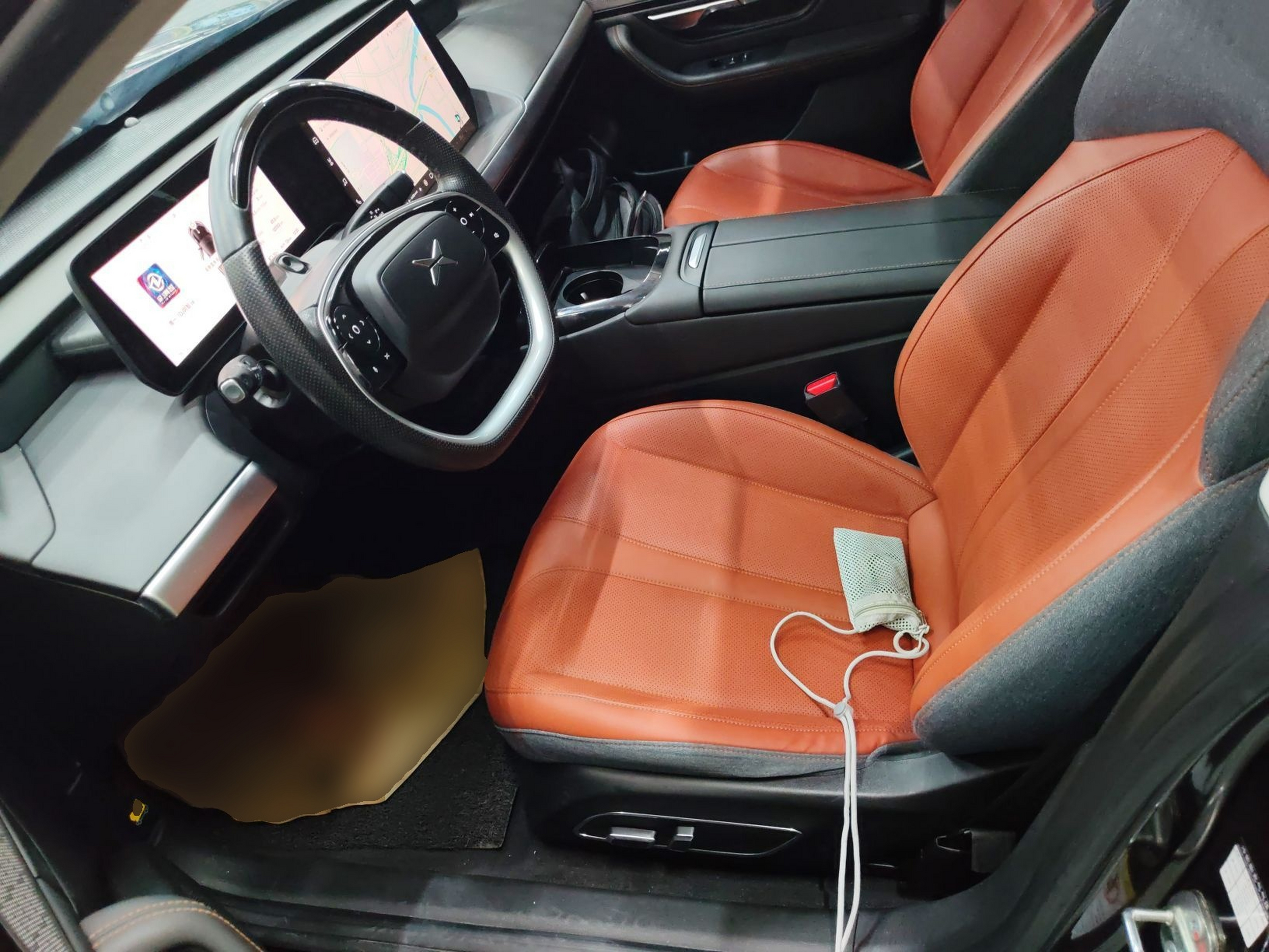 المقاعد الأمامية داخل السيارة